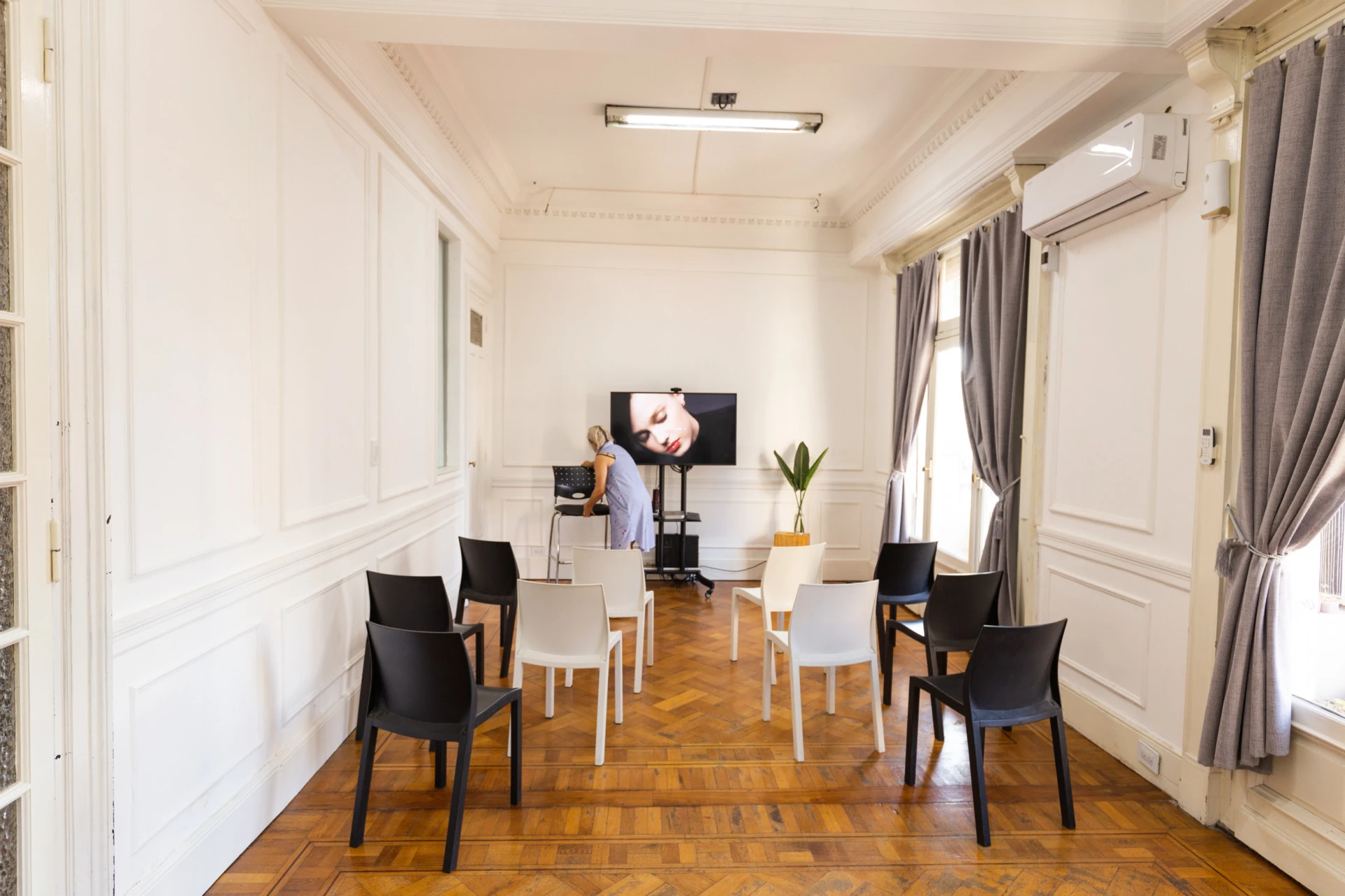 Sala frente al Obelisco